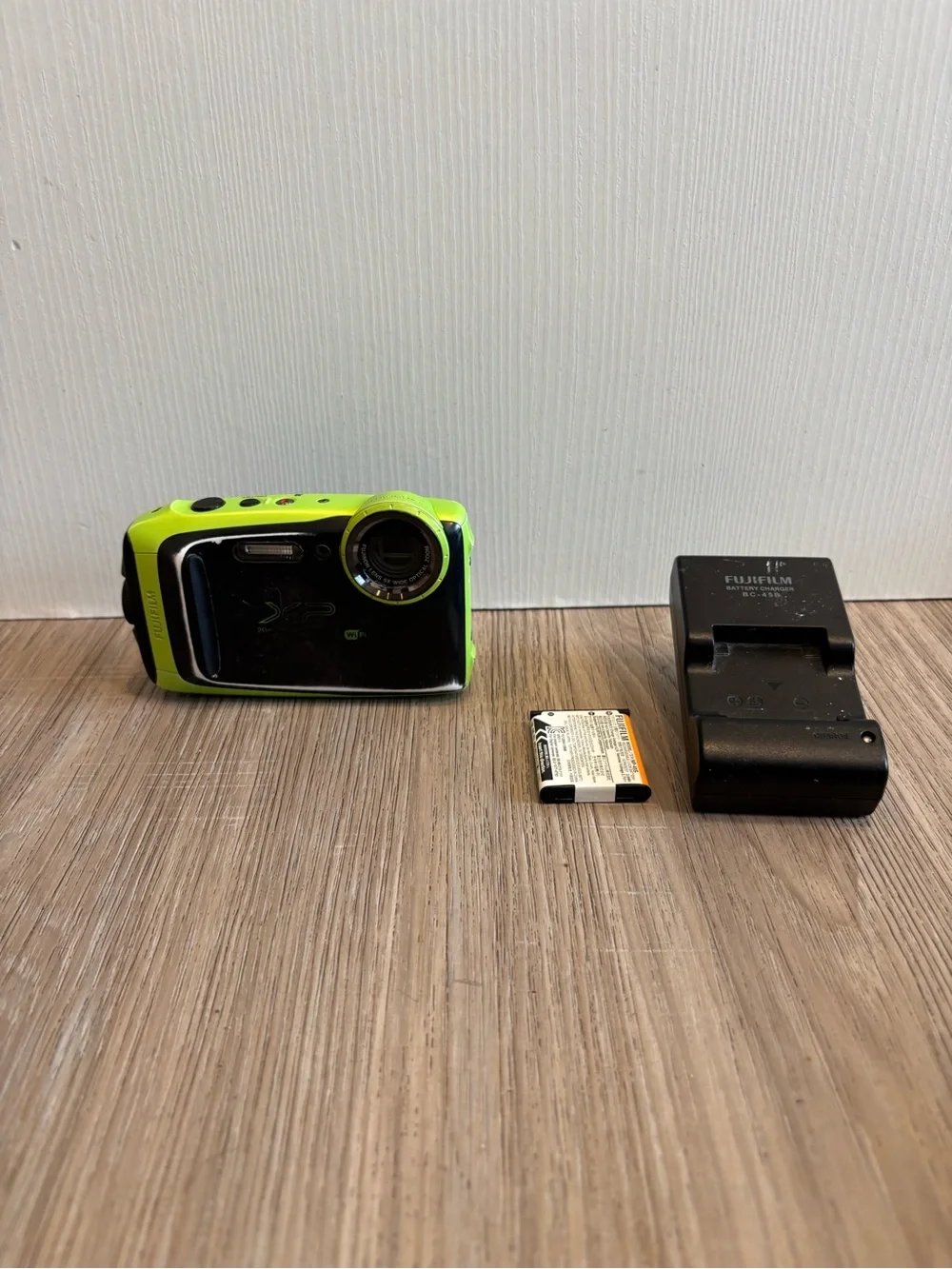 Fujifilm Finepix XP130 Digital Compact Camera Green Waterproof Charger Working